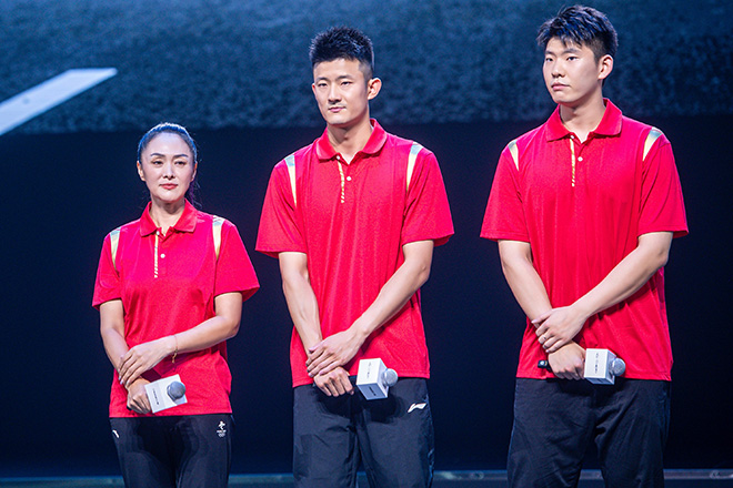 马拉松冠军孙英杰（左）、羽毛球冠军谌龙（中）、羽毛球冠军刘雨辰（右）