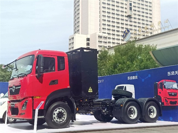 智慧·科技·绿色——东风商用车新能源车亮相第六届中国企业论坛