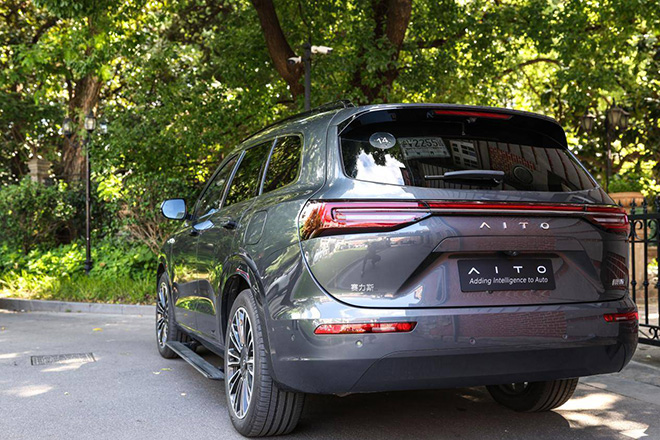 凭借产品力和创新的技术引领 问界新M7引爆大型SUV市场