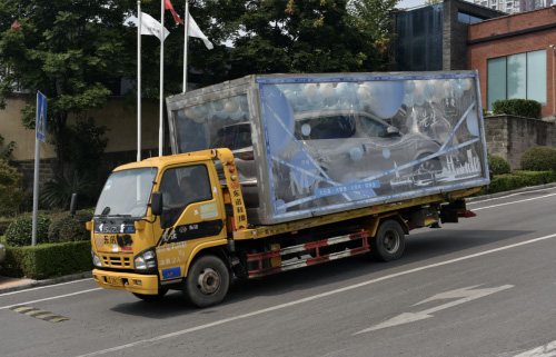 问界为罗先生定制的专属运输仪式