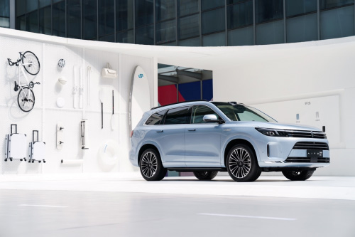 问界新M7，拍摄于服务中心