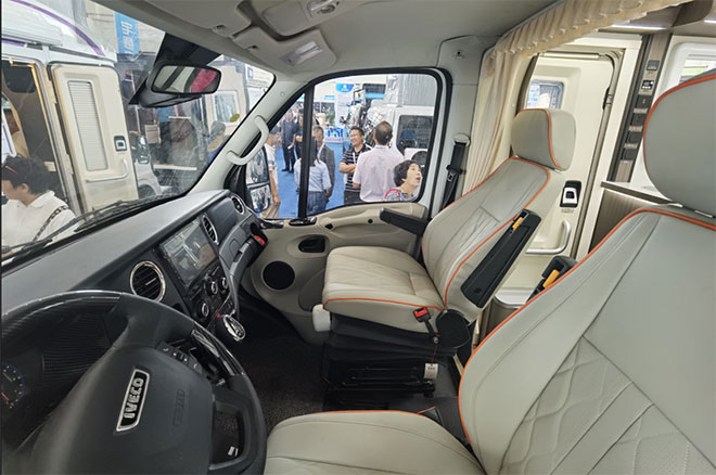 依维柯欧胜6.5吨底盘 “双层”房车成为市场新宠