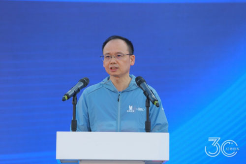 2023江铃汽车智慧工厂穿越跑”鸣笛开跑