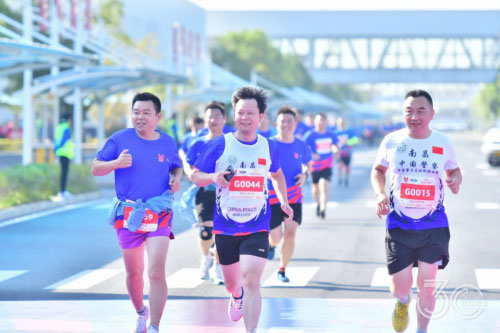 2023江铃汽车智慧工厂穿越跑”鸣笛开跑