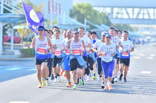 2023江铃汽车智慧工厂穿越跑”鸣笛开跑