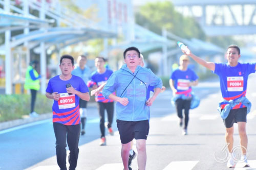 2023江铃汽车智慧工厂穿越跑”鸣笛开跑