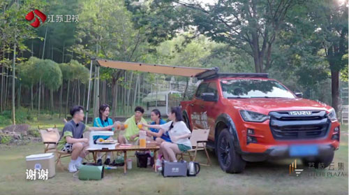 与Twins组合一起 全新D-MAX V-CROSS相约《温暖的客栈》