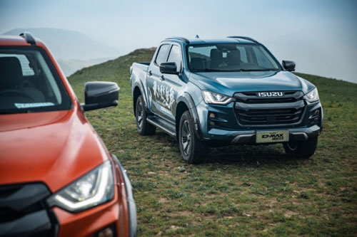 与Twins组合一起 全新D-MAX V-CROSS相约《温暖的客栈》