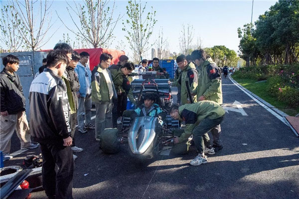 东风商用车助阵湖北汽院东风HUAT车队 挥师2023中国大学生方程式汽车大赛