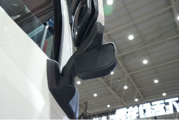 东风天龙GX 自主L2+智能驾驶牵引车 荣获2024中国创新卡车奖