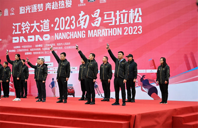 江铃大道实力护航2023年南昌马拉松 江铃大道实力护航2023年南昌马拉松