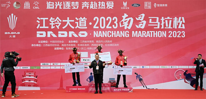 江铃大道实力护航2023年南昌马拉松 江铃大道实力护航2023年南昌马拉松
