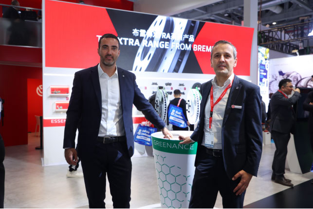 左:布雷博中国区董事长兼CEO Bogdan Bereanda先生 左:布雷博中国区董事长兼CEO Bogdan Bereanda先生