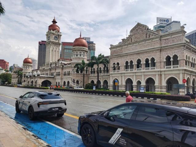 真实复刻海外典型道路场景”中汽院湖南公司助力智能网联汽车“出海”有实招