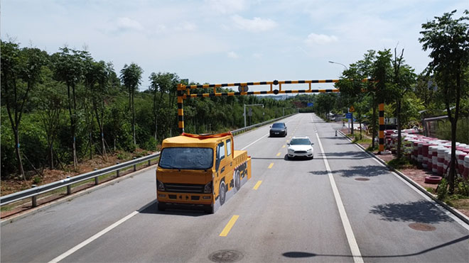 高速公路养护作业测试(绿化养护车)—前车切出测试场景 高速公路养护作业测试(绿化养护车)—前车切出测试场景