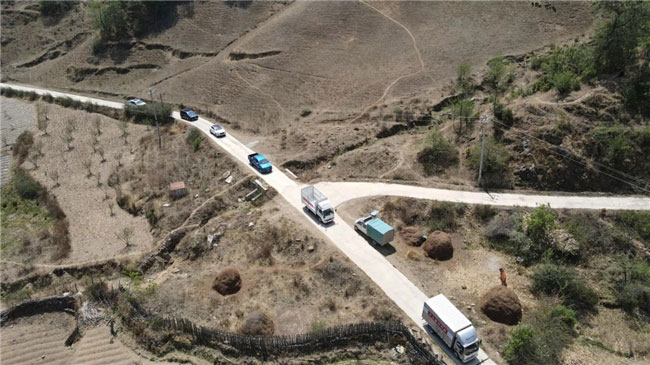 奥铃与平安租赁共筑爱心 《大山里的汽笛》公益活动点亮丽江