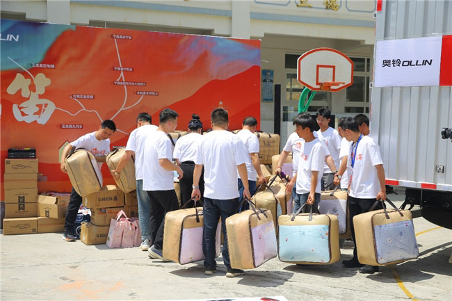 奥铃与平安租赁共筑爱心 《大山里的汽笛》公益活动点亮丽江