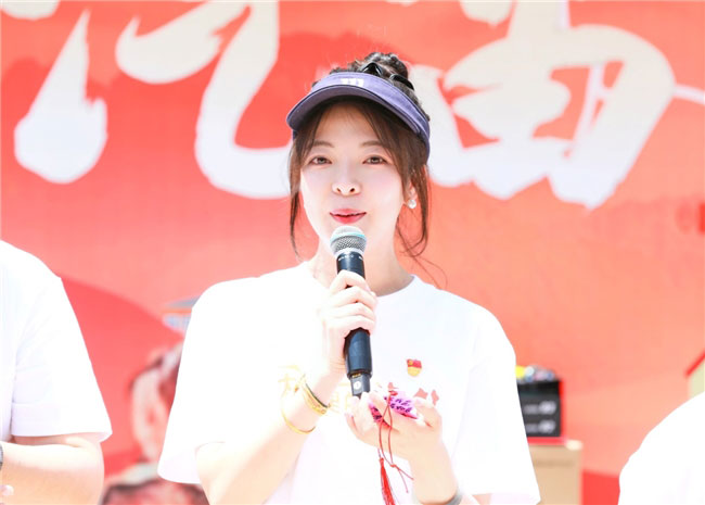 奥铃与平安租赁共筑爱心 《大山里的汽笛》公益活动点亮丽江