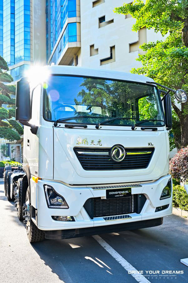 动态>正文> 匹配大功率永磁同步驱动电机,4挡amt,东风德纳440驱动桥