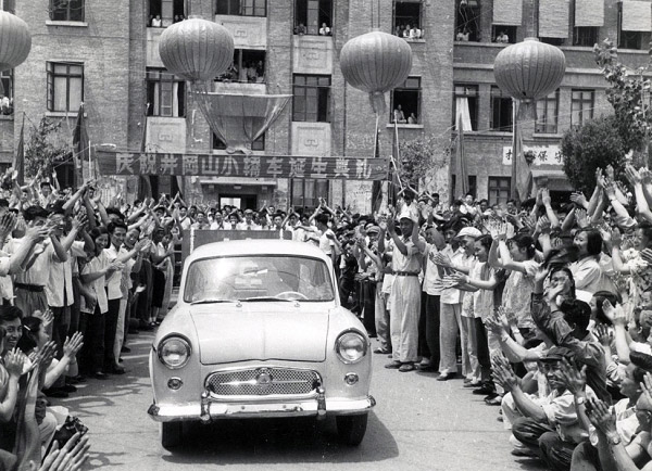 1958年6月20日,北京汽车制造厂“井冈山”轿车诞生典礼 1958年6月20日,北京汽车制造厂“井冈山”轿车诞生典礼