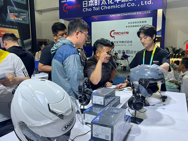 2024北京摩博会  MOTOEYE国产头盔智能抬头显示技术引领新一代人机交互