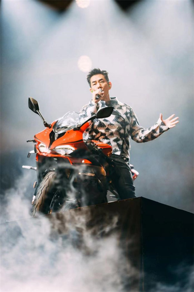 音乐与速度的交响 QJMOTOR携手任贤齐共创“齐迹”