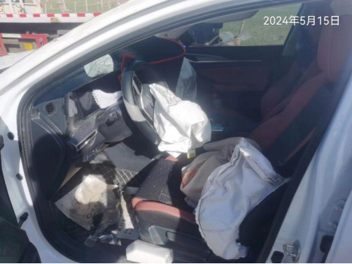车辆撞到报废 司机安然无恙 长安逸动如何打造五星安全品质神车？