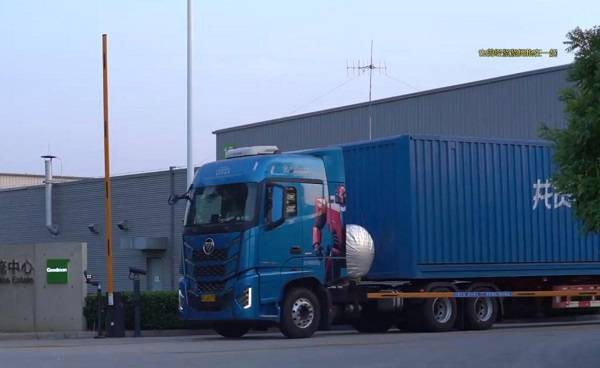 欧曼自动挡燃气车“云巅穿越之旅”首日畅行两千里 百公里气耗25kg
