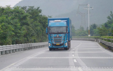 全程2903km 百公里气耗29.9kg 欧曼自动挡燃气车云巅穿越之旅尽显运输赢实力