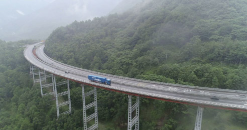 全程2903km 百公里气耗29.9kg 欧曼自动挡燃气车云巅穿越之旅尽显运输赢实力 全程2903km 百公里气耗29.9kg 欧曼自动挡燃气车云巅穿越之旅尽显运输赢实力