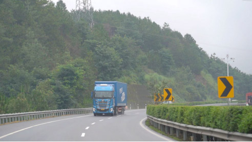 全程2903km 百公里气耗29.9kg 欧曼自动挡燃气车云巅穿越之旅尽显运输赢实力 全程2903km 百公里气耗29.9kg 欧曼自动挡燃气车云巅穿越之旅尽显运输赢实力