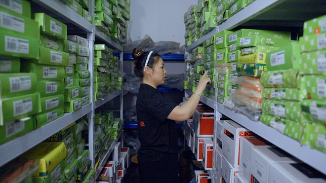 三头六臂四方坪店证明了女性也能做好汽配