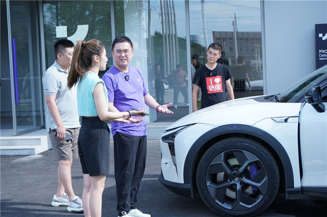 L4级自动驾驶技术能力下放 集度极越01是“高端家用版”萝卜快跑