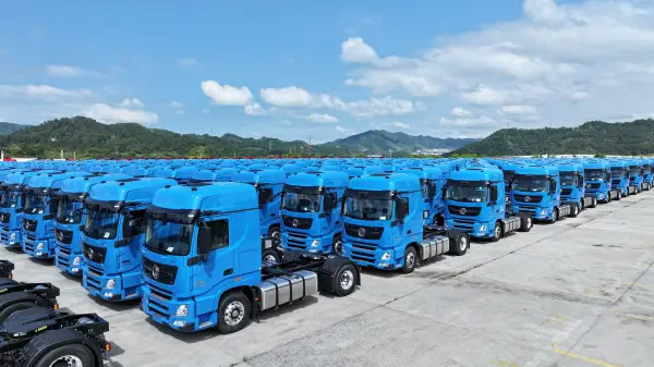 东风智能重卡 中通一次性采购400台 