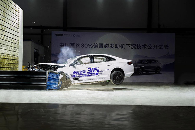 携手中国汽研挑战超纲安全测试 中国星以硬核实力刷新中国汽车安全标准