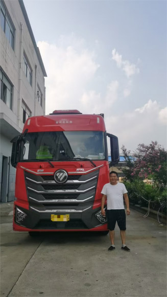 鲁师傅：开欧曼星翼港口车 驾乘上档次，效益上高度