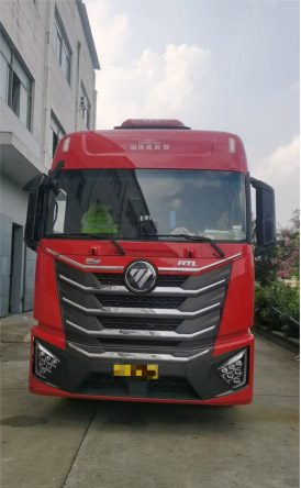 鲁师傅：开欧曼星翼港口车 驾乘上档次，效益上高度