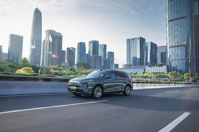 全新蓝山周销量超越理想 L8 产品力硬刚理想L9