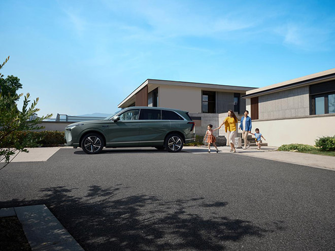 全新蓝山周销量超越理想 L8 产品力硬刚理想L9