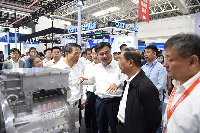 绿色科技盛宴 东风商用车亮相新能源汽车零部件交易会