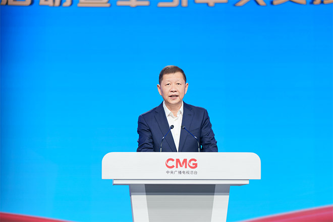 中国红 乘东风 东风天龙GX荣耀交付中央广播电视总台