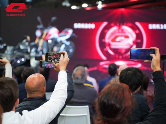 QJMOTOR米兰展大放异彩 1000&追1000 炸街新霸主来袭