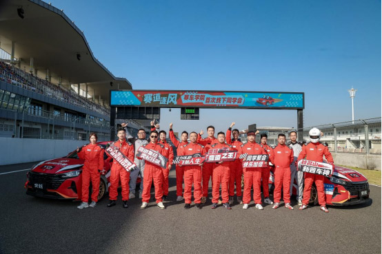 弯道之王谁能比肩锋芒 双车同框对飙风神奕炫舍我其谁