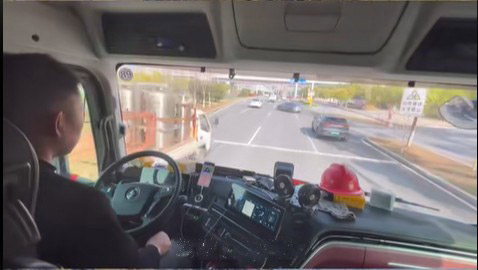 延安重卡S700高效舒适又增收  翁师傅货运盈利加速