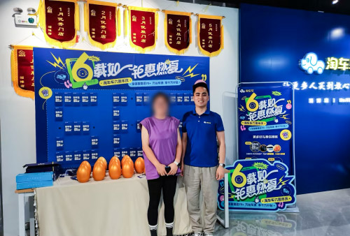 杨书昌与客户 杨书昌与客户