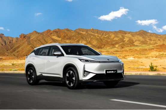春节回家2000km 开东风风神 L7混动SUV