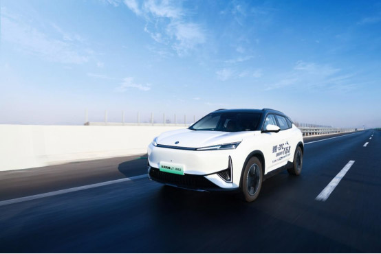 春节回家2000km 开东风风神 L7混动SUV