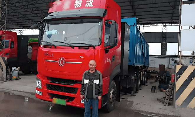 陈师傅和东风天龙KL新能源自卸车