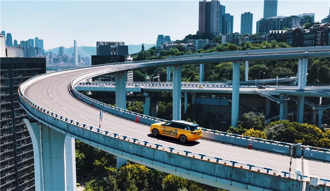 问界M9“库里战车”点燃球迷热爱