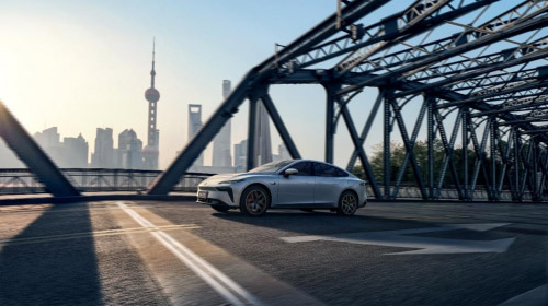 东风奕派eπ007 年轻人的第一辆高安全性轿车